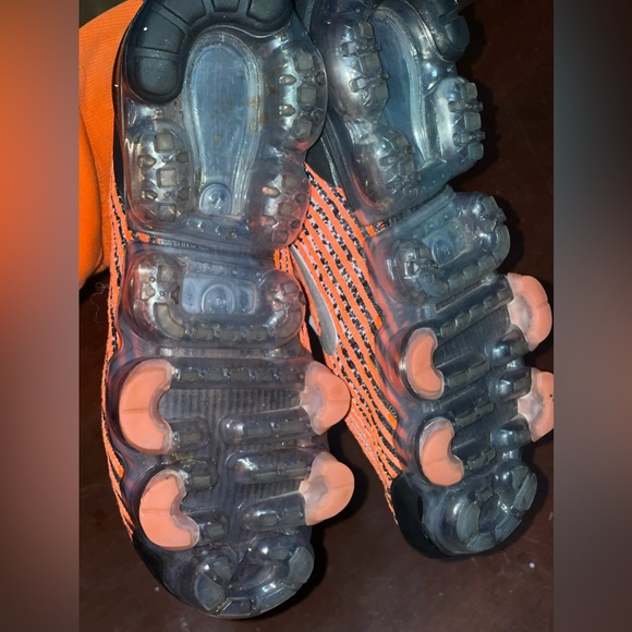 Nike Air VaporMax FlyKnit 3 GS mango sneakers - Picture 6 of 9
